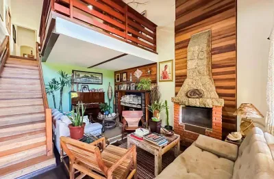 Casa no condomínio parque do alto para venda com 4 quartos, sendo 2 suítes, 2 vagas, 330m²