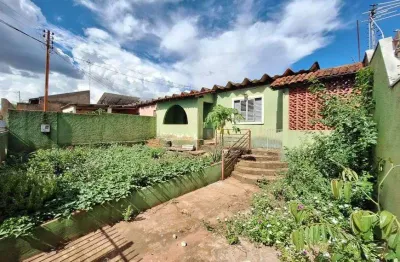 Casa para venda com 90 metros quadrados com 4 quartos