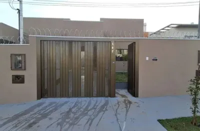 Casa térrea para venda com 106 metros quadrados com excelente acabamento, pé direito 3,80m.