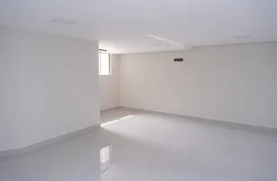 Ambiente comercial com Hall de Entrada + 2 salas grandes + Banheiro Social e PNE