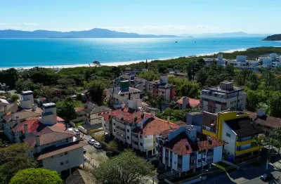Cobertura a 50m da praia com jacuzzi e área gourmet na cachoeira