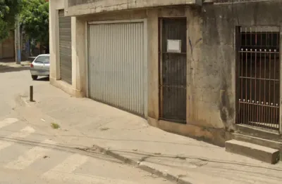 Cada  salões de 12 a 100 m2:  ou inteiro de 150 m2 11962994190 tratar direto
