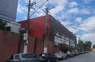 Aluga-se excelente galpão ,próximo a belém e brás  tratar 11962994190.