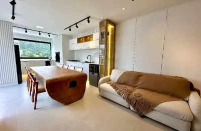 Cobertura com 4 quartos   na praia de palmas, a 120 m do mar