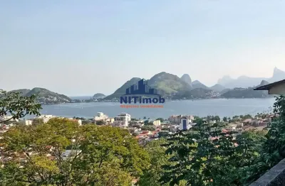 Linda casa com vista mar na rua clara nunes em são francisco - niteroi.