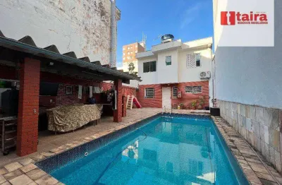 Casarão com piscina / 3 suítes  / 4 vagas / espaços amplos