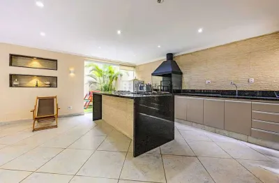 Casa na vila romana - com piscina, área gourmet e consultório