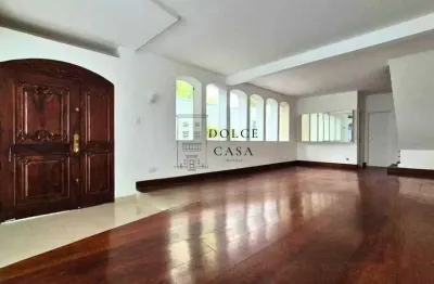 Casa para alugar no Jardim Paulistano - 4 dormit., quintal, em frente da praça