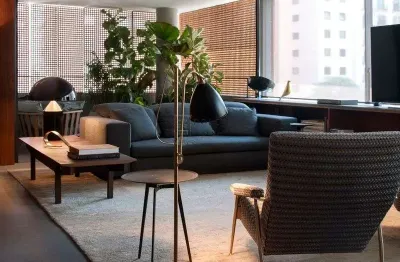 Apartamento Itaim Bibi - Porteira fechada e projeto de Marcio Kogan