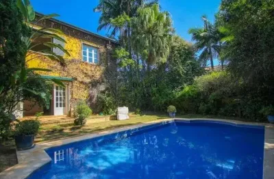 Casa única no Jardim América - com lago, piscina, academia e sauna