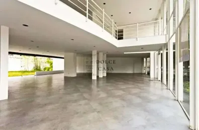 Casa comercial no Jardim Europa - alta visibilidade e garagem no subsolo