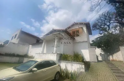 Casa comercial no Jardim Paulista - 697m² de terreno, ampla área externa