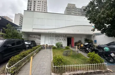 Casa comercial no Jardins - 20 vagas, jardim e ampla visibilidade