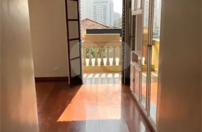 Casa com 3 quartos para alugar na Rua Francisco de Guerra, Cambuci, São Paulo