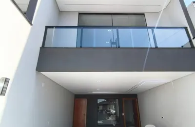 Sobrado novo com 200m², 3 suítes, 4 vagas e área gourmet - assunção/sbc