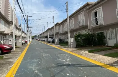 Casa de condomínio com 78m², 2 dormitórios e 1 vaga de garagem.