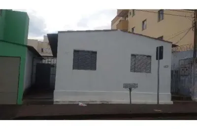Casa com 1 quarto para alugar no santa mônica, uberlândia  por r$ 880