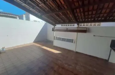 Casa com 3 quartos para alugar no santa mônica, uberlândia  por r$ 1.700