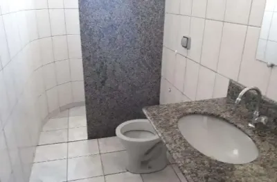 Casa com 2 quartos para alugar no santa mônica, uberlândia  por r$ 1.250