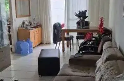 Casa em condomínio fechado com 3 quartos sendo 1 suíte no jardim imperial