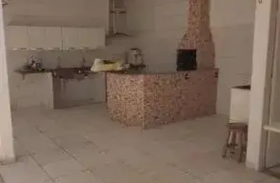 Casa condomínio fechado com 4 quartos sendo 2 suíte e armários planejados