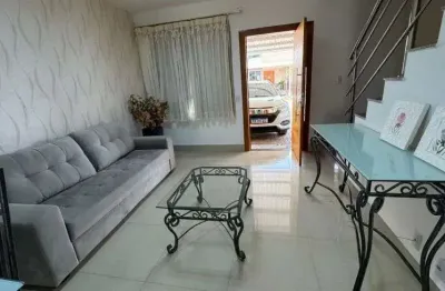 Casa em condomínio fechado semi-mobiliado com 3 suítes e 2 vagas de garagens e energia solar