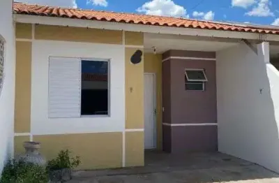 Casa em condomínio fechado com 2 quartos e armários planejados no bairro Jardim Imperial