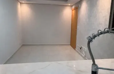 Apartamento para alugar com armários planejados e porcelanato no Coxipó