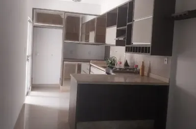 Casa para alugar com armários planejados e 2 quartos no bairro cpa