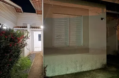 Casa para alugar em condomínio fechado com 2 quartos no bairro Jardim Imperial
