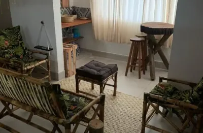 Apartamento a 300m da praia da enseada com 2 dormitórios e 1 suíte