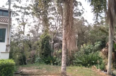 Terreno exclusivo de 300m² declive no condomínio aruã, com vista para reserva e próximo ao clube