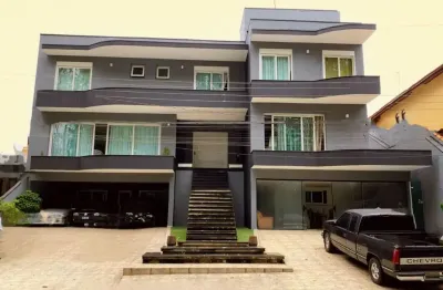 Elegância e conforto em cada detalhe de 600m2 construídos.