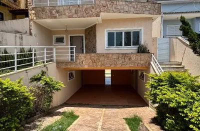 Sobrado para locação no condomínio aruã – vista para o lago | 5 dormitórios (3 suítes)