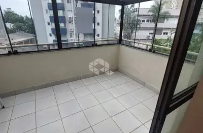 Apartamento 02 dormitórios, suíte americana, ampla sacada, bairro santana