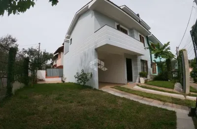 Excelente casa de 3 dormitórios sendo uma suíte bairro guarujá