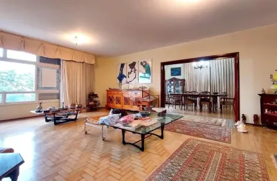 Um clássico de 300 m2 com 2 vagas em andar alto na sta terezinha.