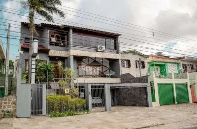 Casa alto padrão 5 dormitórios, 2 suítes no bairro vila jardim