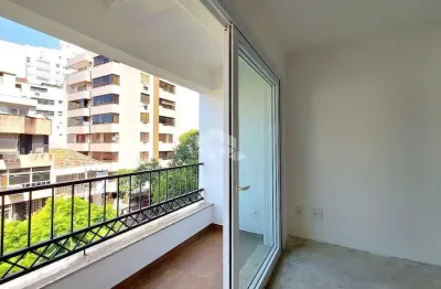 Apto de frente com sacadao aberto , em último andar , com vaga e elevador