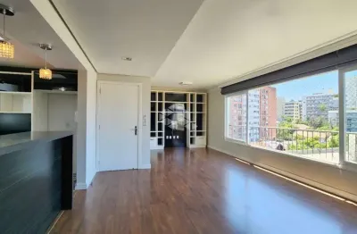 Tres dormitórios desocupado, em último andar, com sacada aberta e vista incrível no bom fim