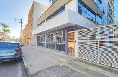 Sala comercial desocupada ,  com portaria presencial e vaga de garagem coberta