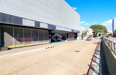 Prédio comercial tradicional com acesso de frente a fundos em plena avenida farrapos