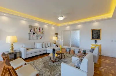 Lindíssimo apartamento reformado e decorado com muito requinte em frente a praça julio de castilhos