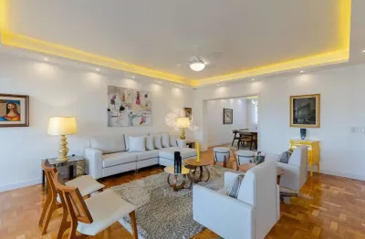 Lindíssimo apartamento reformado e decorado com muito requinte em frente a praça julio de castilhos