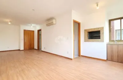 Dois dormitórios em andar alto com churrasqueira e vaga coberta