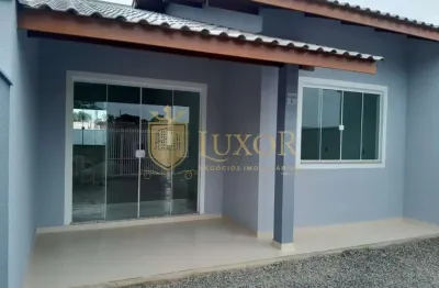 Casa geminada localizada na praia de itajuba em barra velha sc