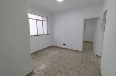 Apartamento de 02 dormitórios, 1o andar,  marapé, santos-sp