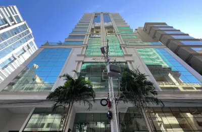 Apartamento com 3 quartos à venda na rua 240, 240, meia praia, itapema por r$ 2.200.000