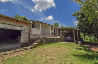 À venda chácara 2 dormitórios com 3000 m² tereno com  nascente em mairinque