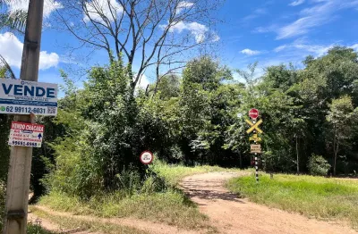 Área ampla com água corrente cristalina ideal para projeto de chácara de lazer ou chalés comerciais